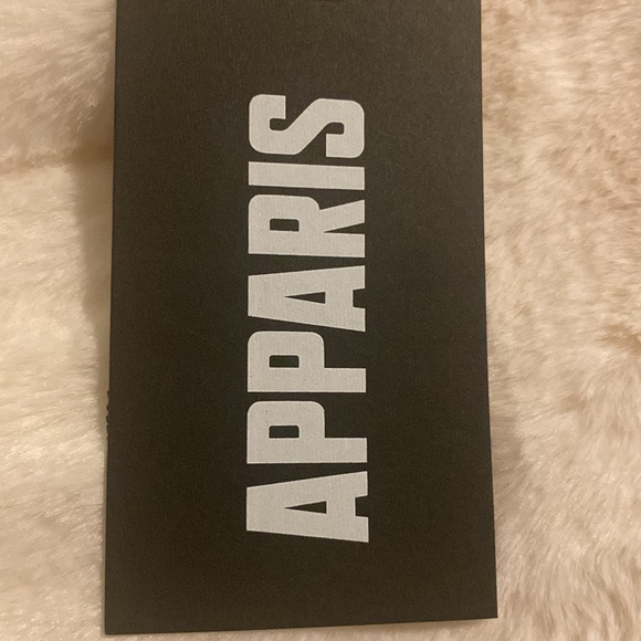 Apparis white fluffy Scarf. New w/ tags - Picture 2 of 4